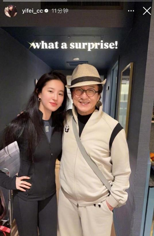 看到刘亦菲晒跟成龙的合照，想到了李连杰，有点感慨，同样都是老了，两个人的状态天差