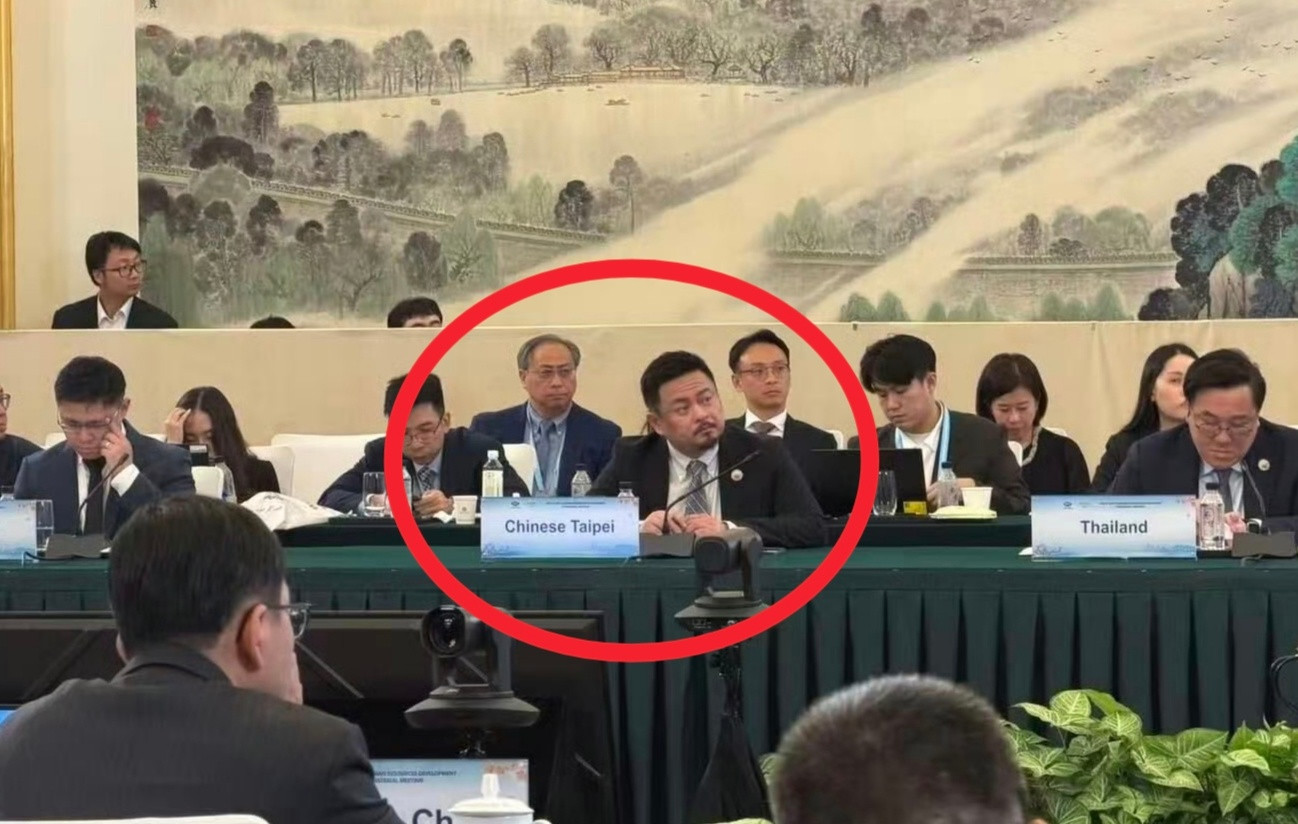 9月21日，台湾“劳动部长”洪申翰在南京出席APEC人力资源发展部长级会议，他的
