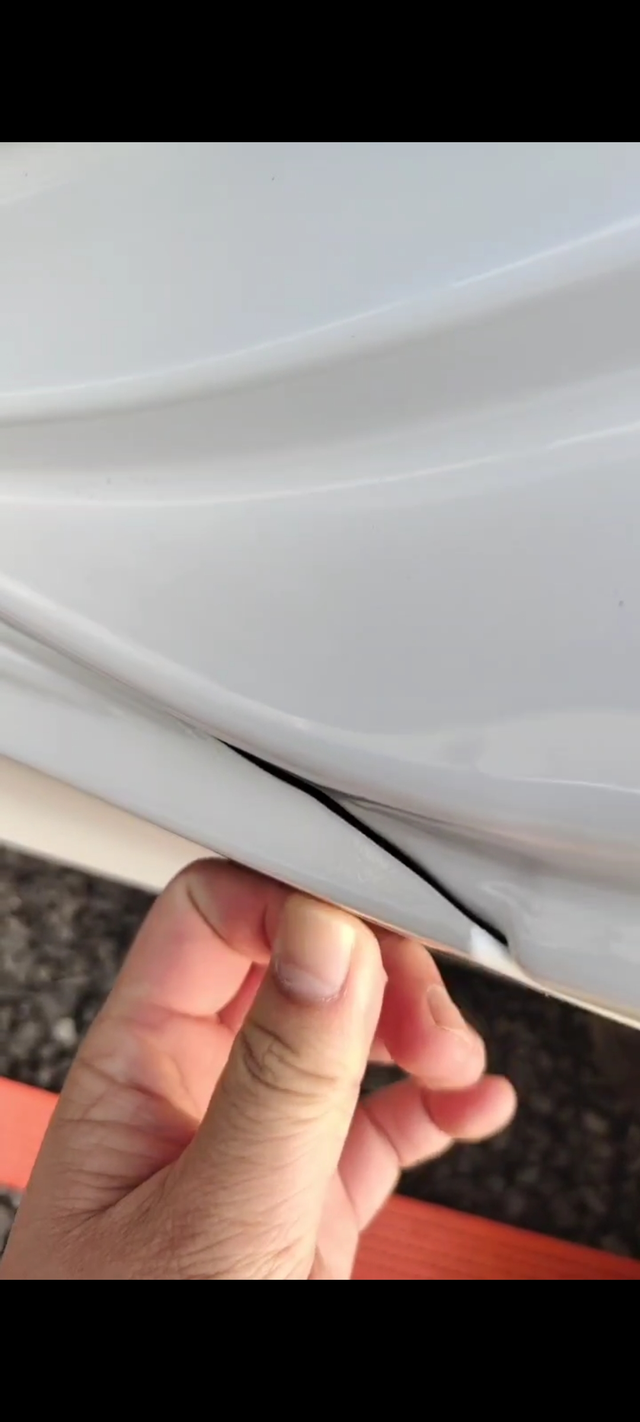 思域后排车门下面缝隙大今天刚提的车之后细看了下，之前验车没发现，问了销售，说是