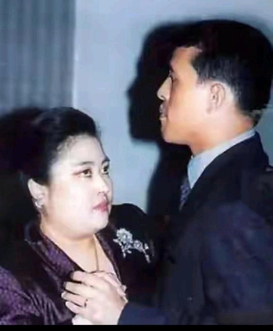 看泰王玛哈这一副趾高气扬、高高在上的样子，让人产生想揍人的冲动。颂莎瓦丽出身显