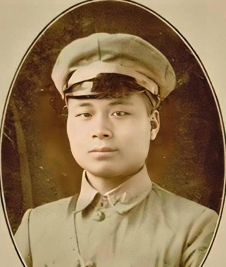 1980年，邱行湘去台湾探亲，回国前，蒋纬国给了他一大笔钱，邱行湘却说："我这次