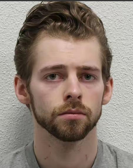 31岁中国女留学生王哲与外国男友发生关系后，发现自己身体有红点。 她心里发慌