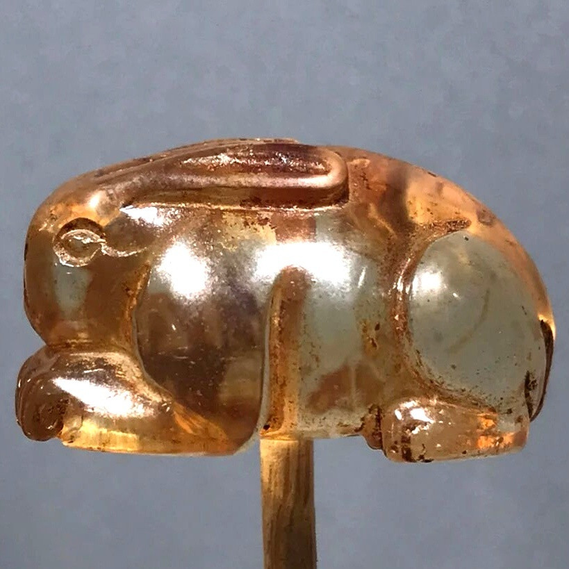 高古玉汉代的水晶兔，而且还带沁，大凡水晶高度特高，受沁十分难得。​​​