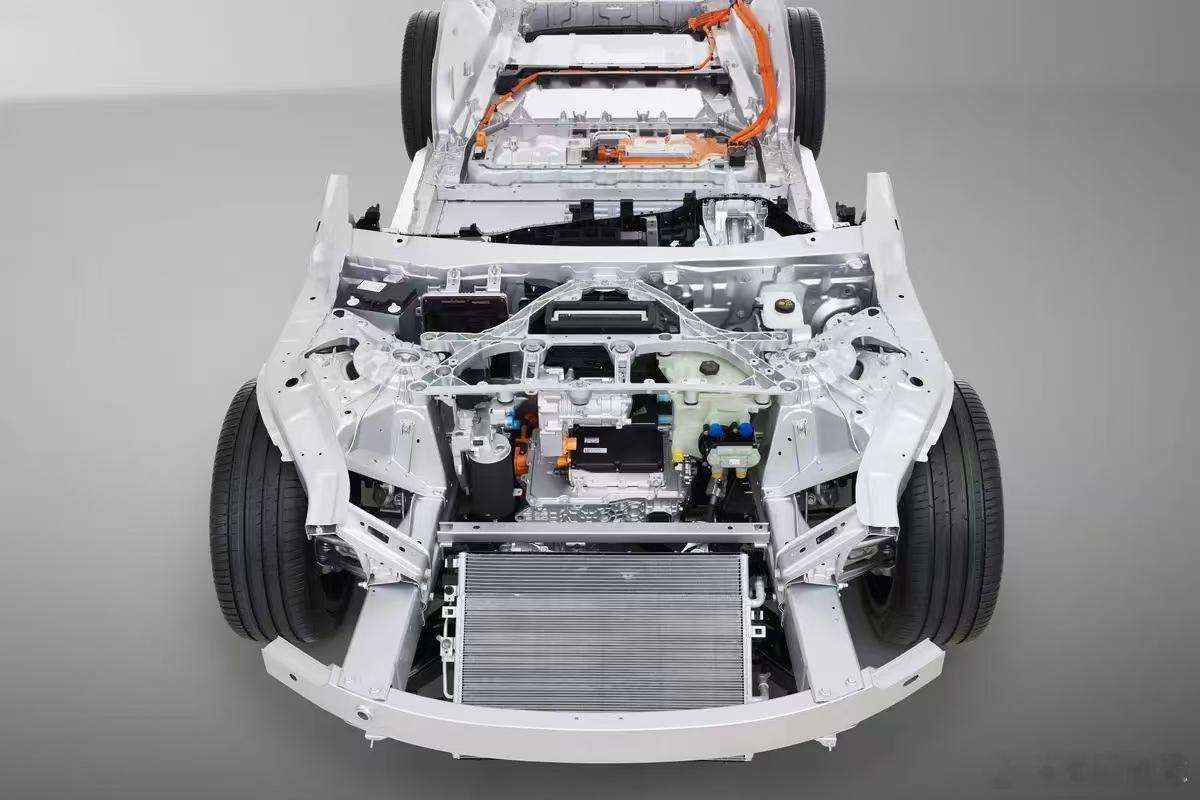 10万人“消失”，比亚迪一年走掉一个“长城汽车”前段时间，比亚迪公布了2025