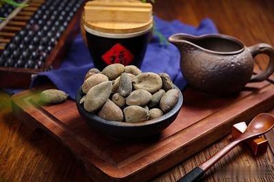 阳能化阴，但阴不足时，就容易上火蜡烛，蜡足，一点火，烛就会亮，这就是能量，这里的