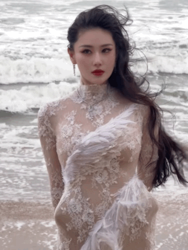 1987年出生的张馨予，当年爆红时不过二十余岁，正是身段状态巅峰期，在圈内妥妥的