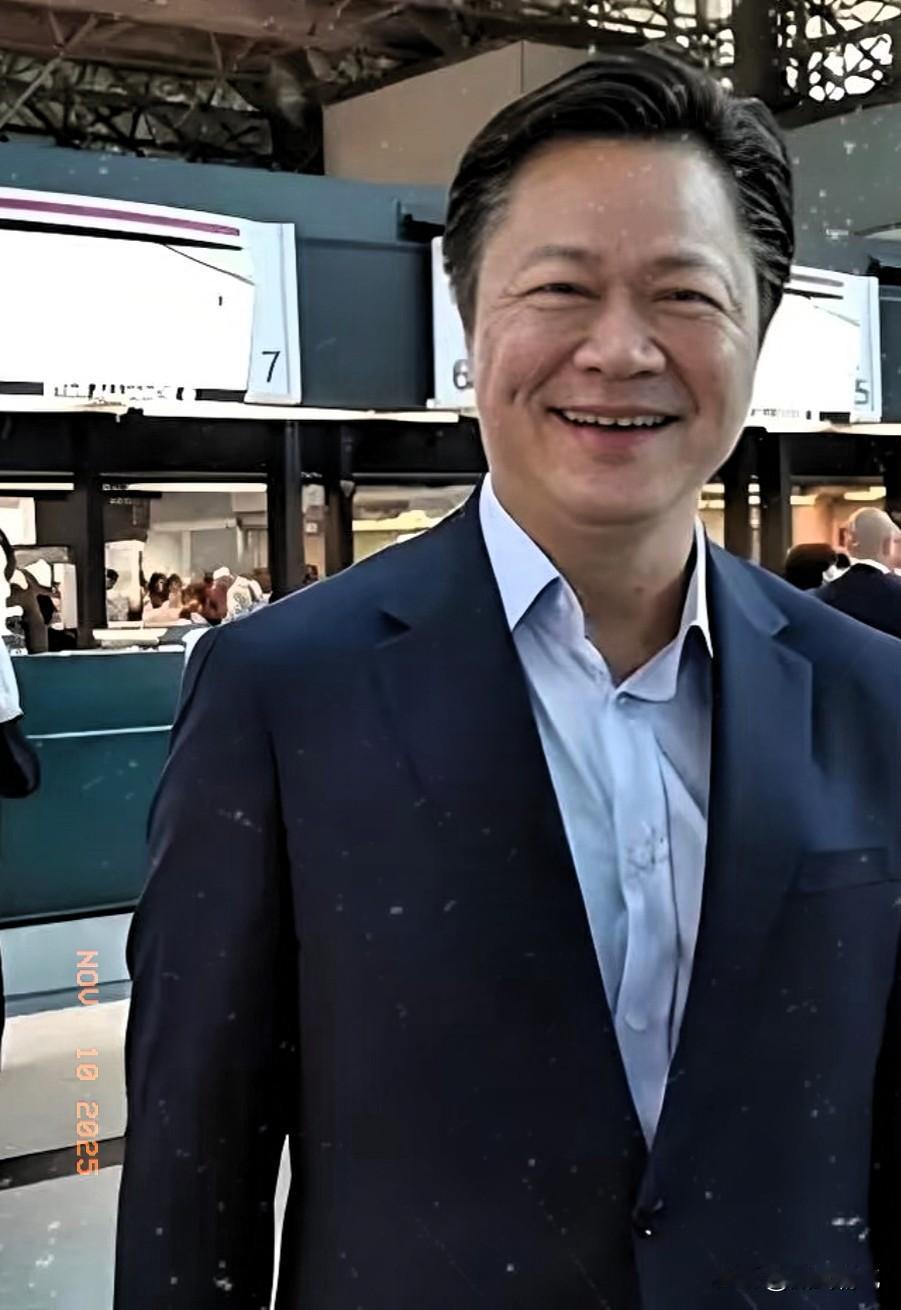 只要是坚定支持国家和平，为两岸统一做出贡献的人，我们就必须全力支持。台海学者赖