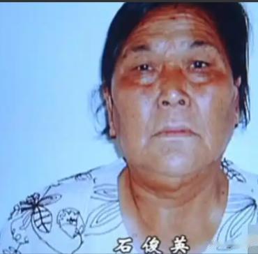 安徽亳州曾活跃着一个让人闻风丧胆的“天骂团”，领头人石俊英带着一帮六十多岁的老太
