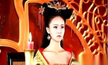 刘曜灭了西晋，把皇后羊献容抢进自己被窝。烛火摇曳，这个男人盯着她，突然开口：“