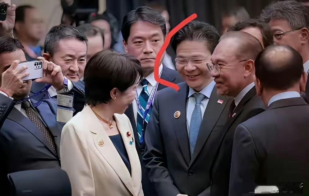 新加坡总理黄循财在中日关系问题上，居然敢对中国指手画脚，妄言要求中国“放下历史”