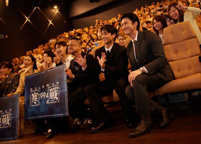 寒战宇宙世纪大合影寒战宇宙合影就冲这张世纪大合影，那些年追过的午夜场，刷过的讨