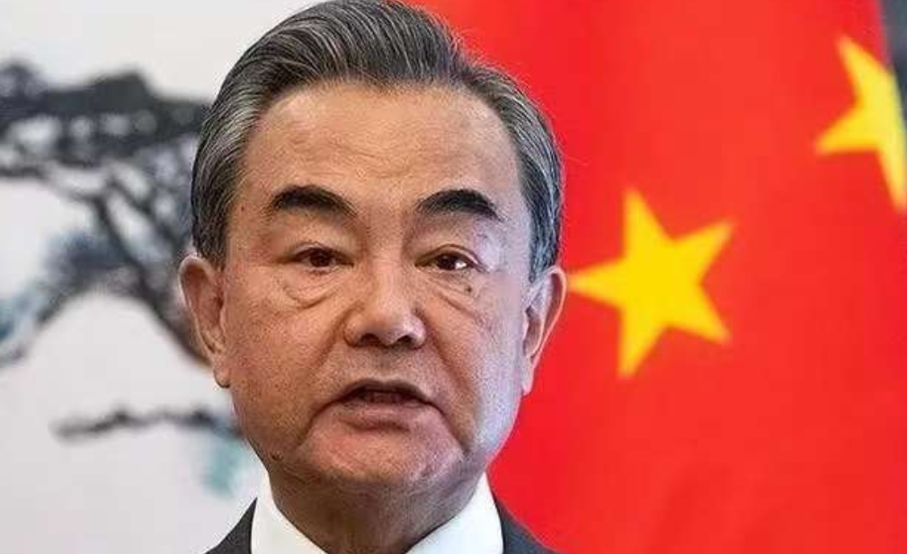 中方准备迎战，美逼中国缴罚金，开口价就是1750亿，王毅反将一军！美国这回是