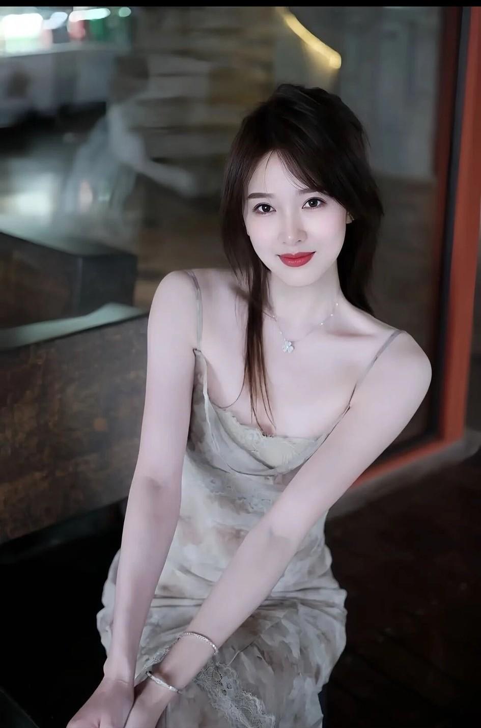 红唇美人倚栏憩，轻纱雪肌映秋波。晒图笔记大赛什么叫有韵味的女人记录我的202