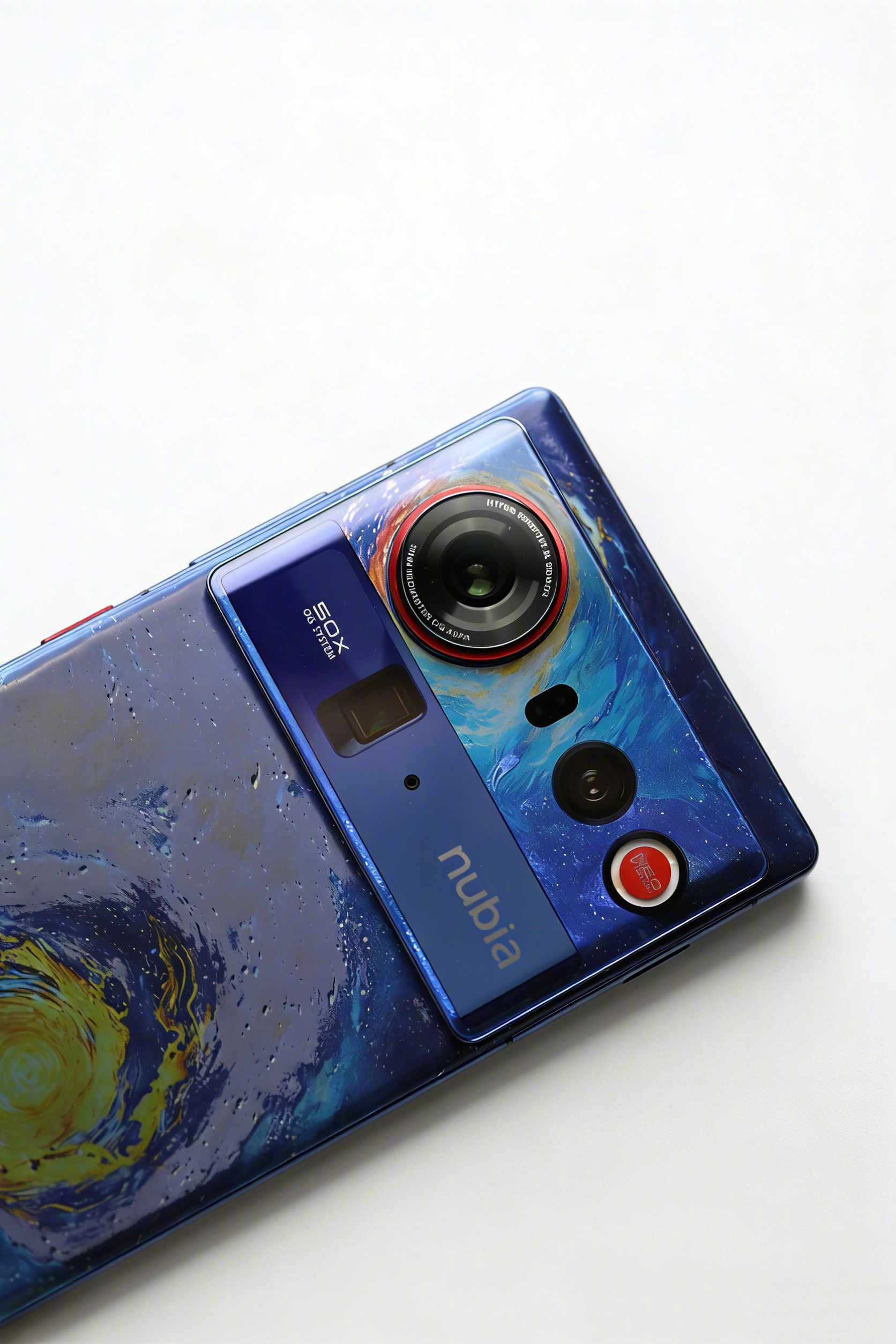 努比亚Z80Ultra星空典藏版，无事的时候就会拿出来把完，它不仅是一部智能手