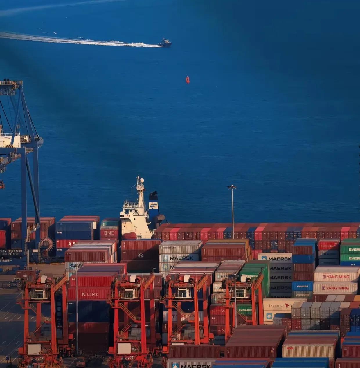 首次超10000亿美元！2025年1-11月份我国进出口贸易总额超40万亿元，