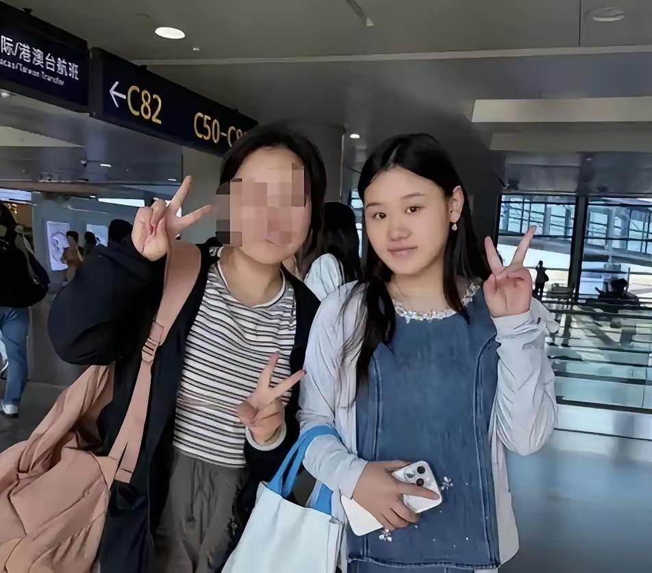 好奇查了一下张家齐的经纪人，不查不知道，一查惊讶了。她的经纪人叫做Alice。曾