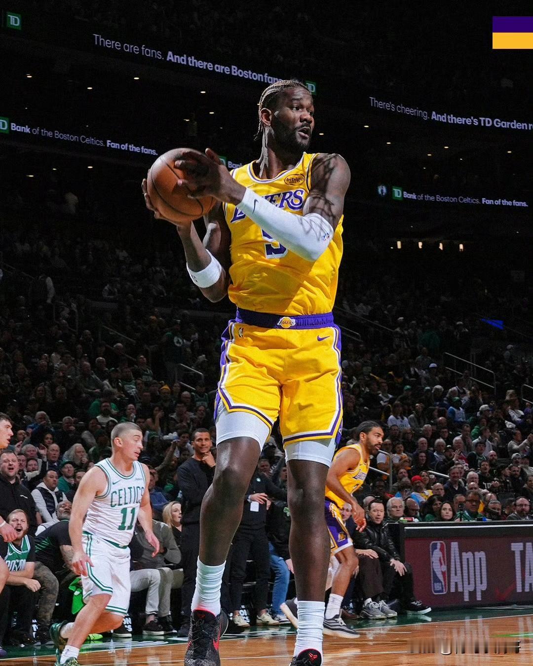 里夫斯空砍36+8！！！东詹均缺阵，湖人客场惨败凯尔特人！在刚刚结束的一场比