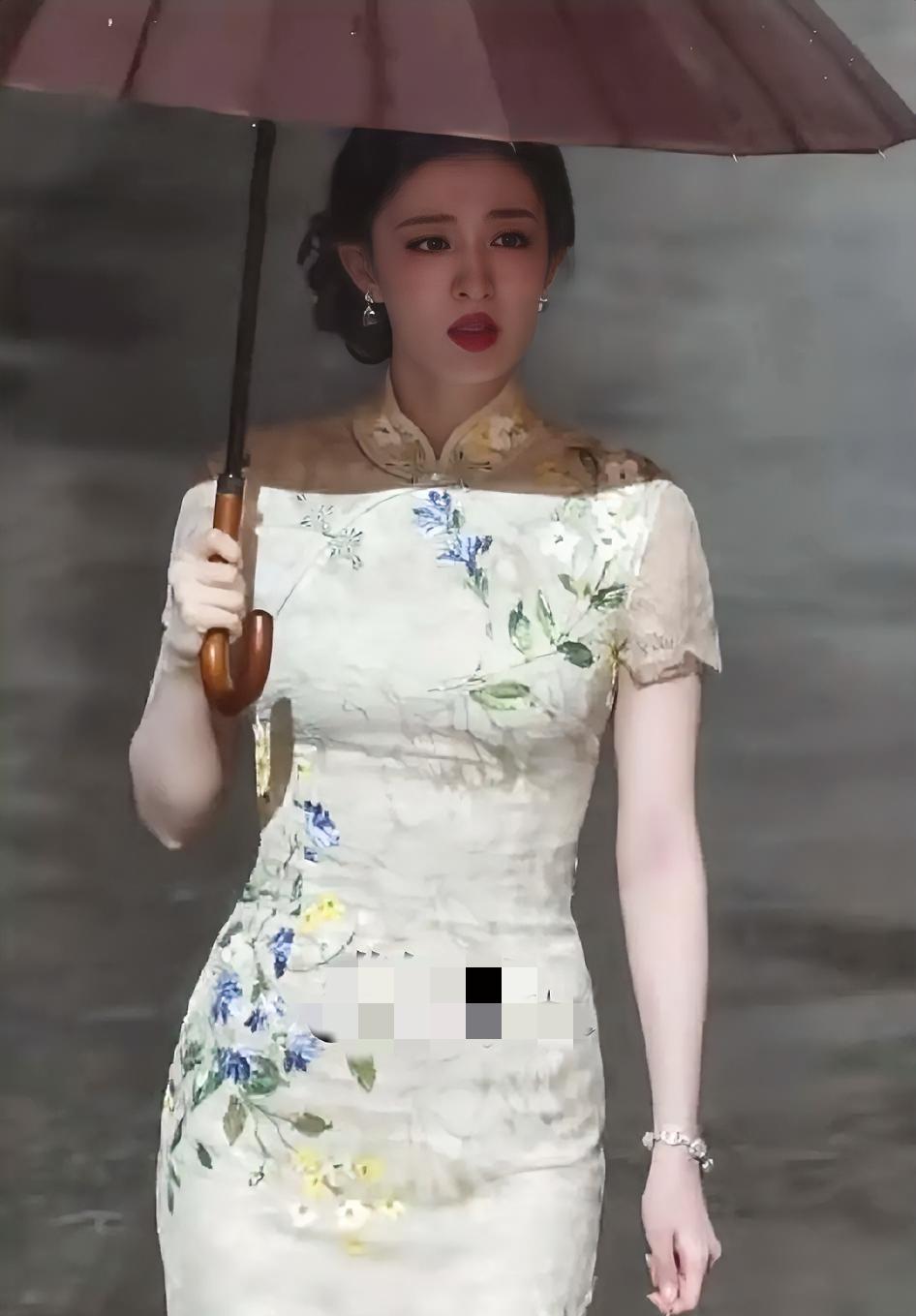 现代人的审美有些病态了吗身材这么好的王楚然居然还能被人说体格大胖不适合穿旗袍