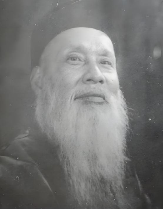 1937年，济南“千斤神力王”、56岁的王子平被日军囚于宪兵队大牢，行刑前夜，他
