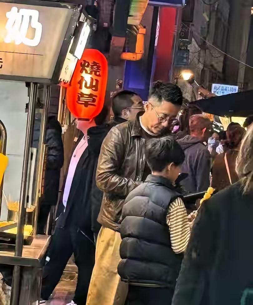 小菲现在可以说是人生赢家了，孩子们回来到他身边，现在自己再婚了，准备迎接新的孩子