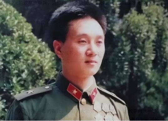 1979年，一个入伍不久的新兵五次冲向越军暗堡，接连炸毁2个火力点，荣立一等功！