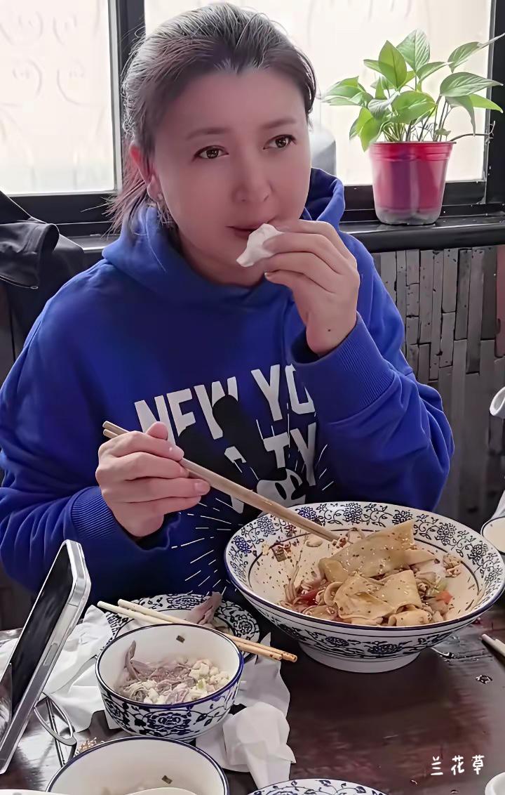 怎么看到她都有点腻，为什么会时不时地推给我？