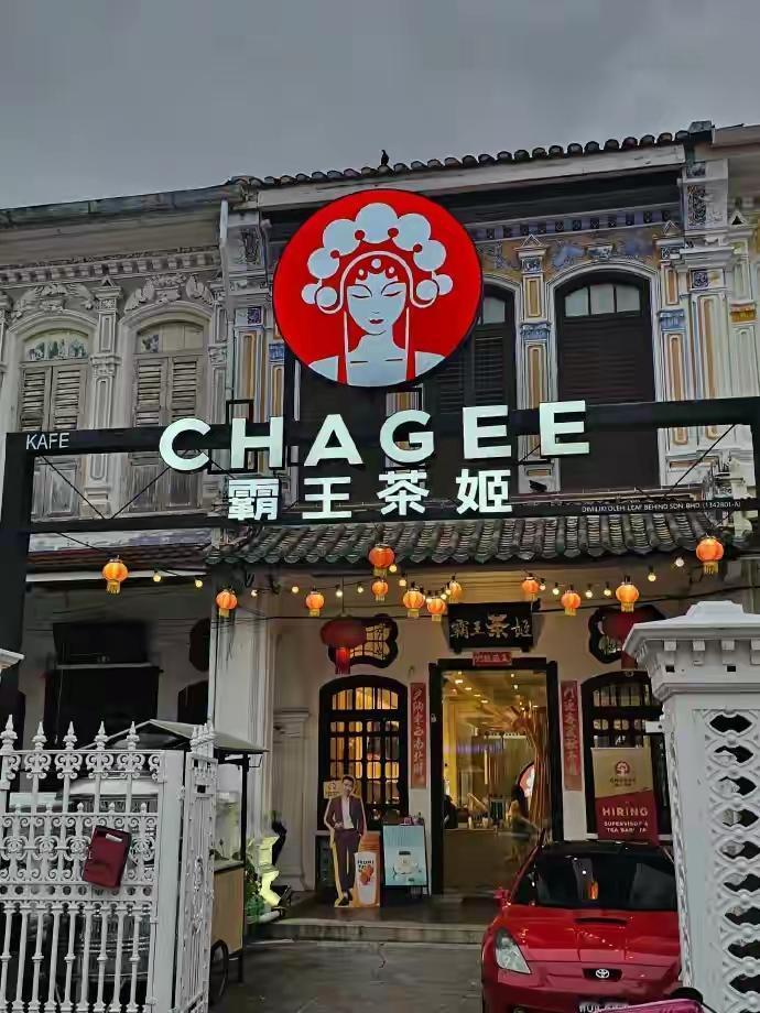 [吃瓜]作为纳斯达克上市企业，霸王茶姬应该也没想到吧，“美国斩杀线”大辩论，