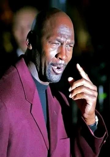 地位不保！！！乔丹或历史地位不保！詹姆斯最近在节目里直接放话了：“别拿戒指