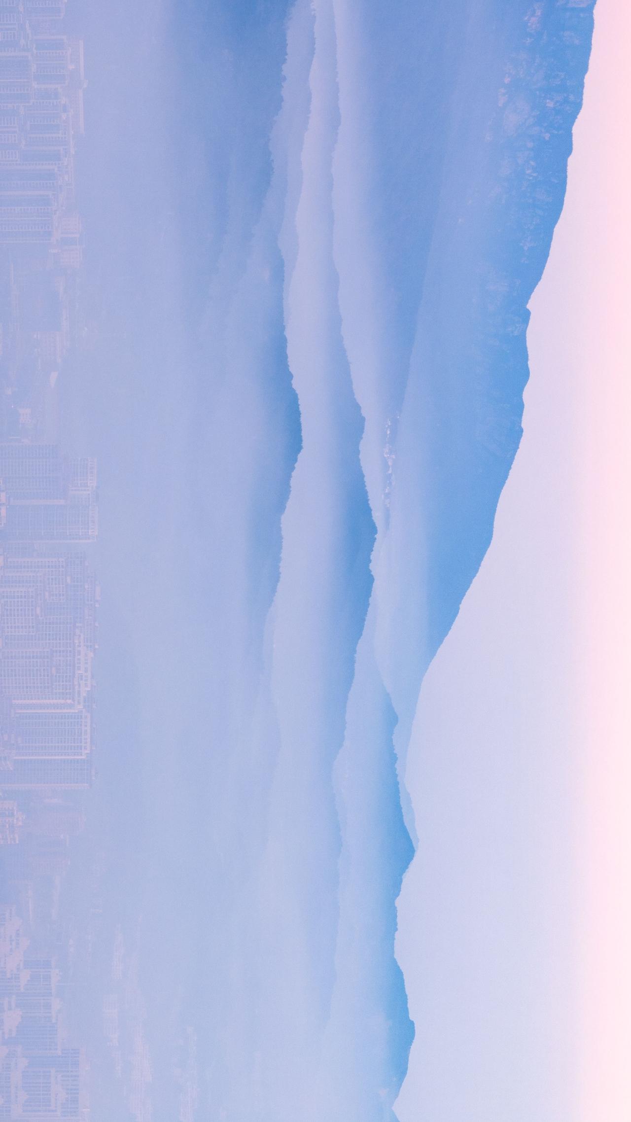远山如黛，近水含烟。庐山
