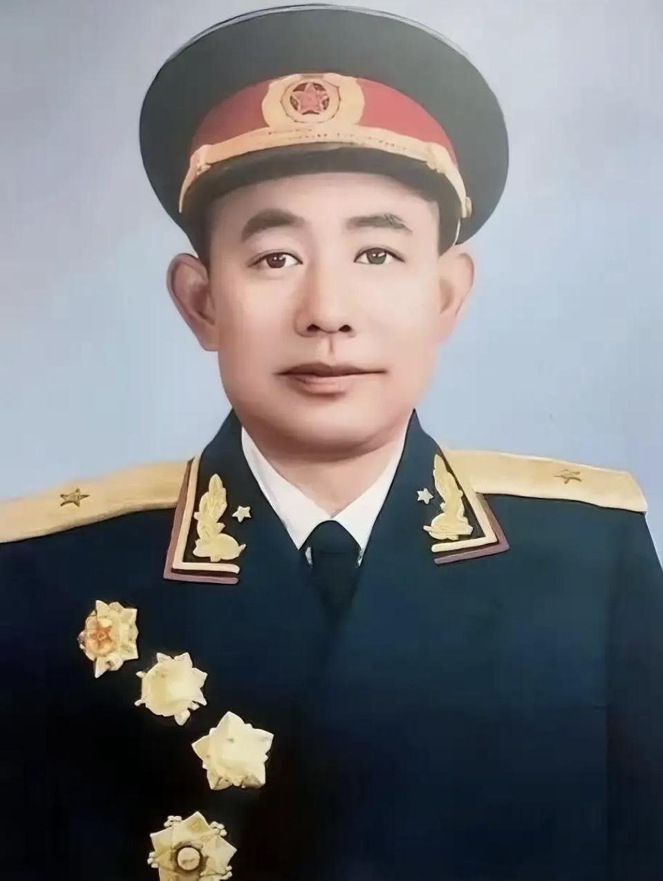 彭德怀一声怒喝“黄朝天站起来”，谁料下句竟是“你干得好”！这先斥后赞的反转，藏着