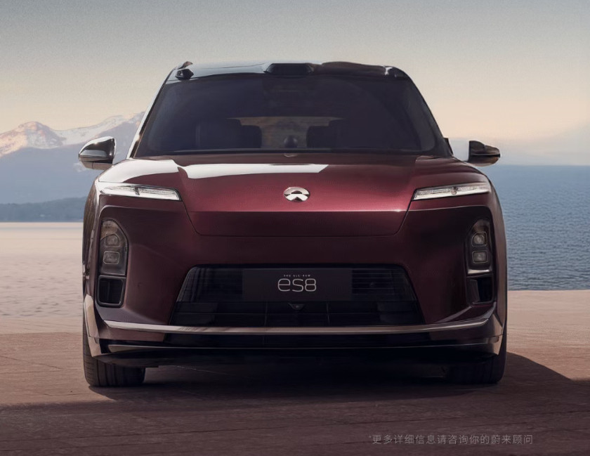 蔚来ES8上新。M42星云红，这个红色真大气。蔚来是真的很会起名字，M42是一个