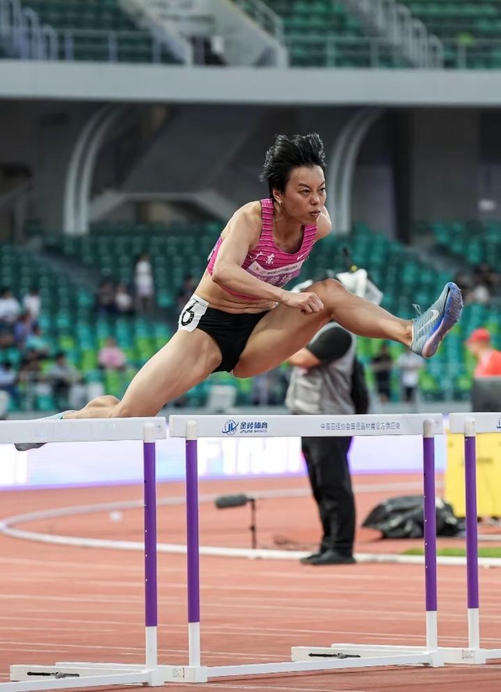 跨栏项目的“孤勇者”——刘景扬！本届全运会田径项目中的女子100米栏