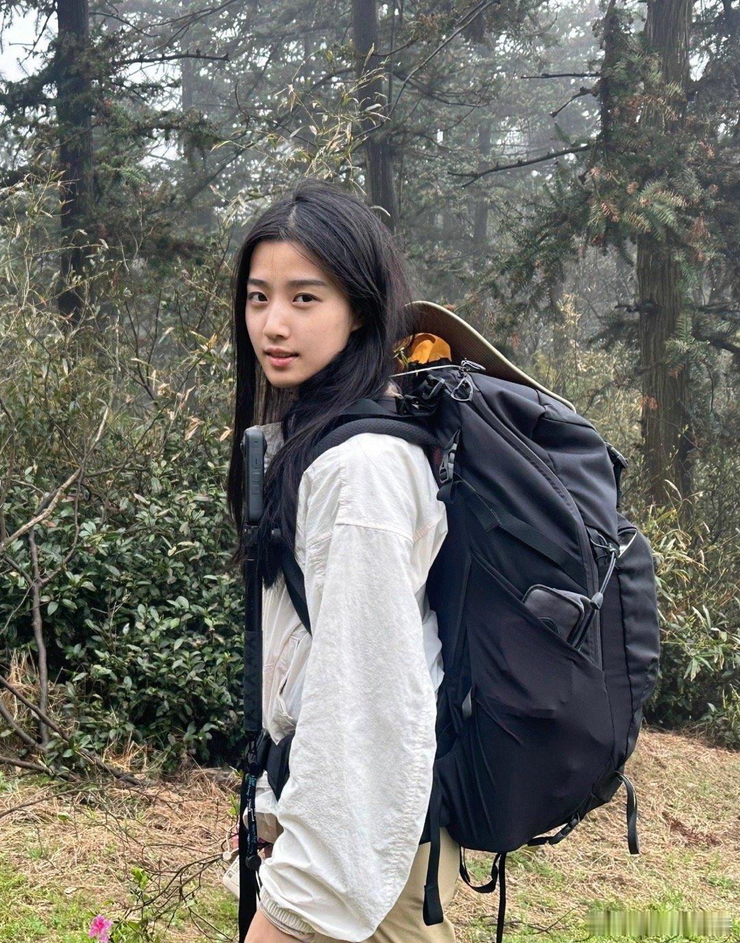 这就是女明星的素颜吗…卢昱晓你告诉我你素颜和化妆有什么区别！怎么能这么好看啊[泪