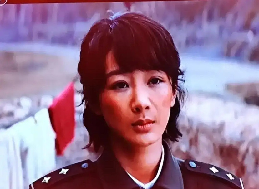好多人发文祝贺杨紫杨紫2018年单集片酬80万，2024年白玉兰陪跑当晚，品牌方