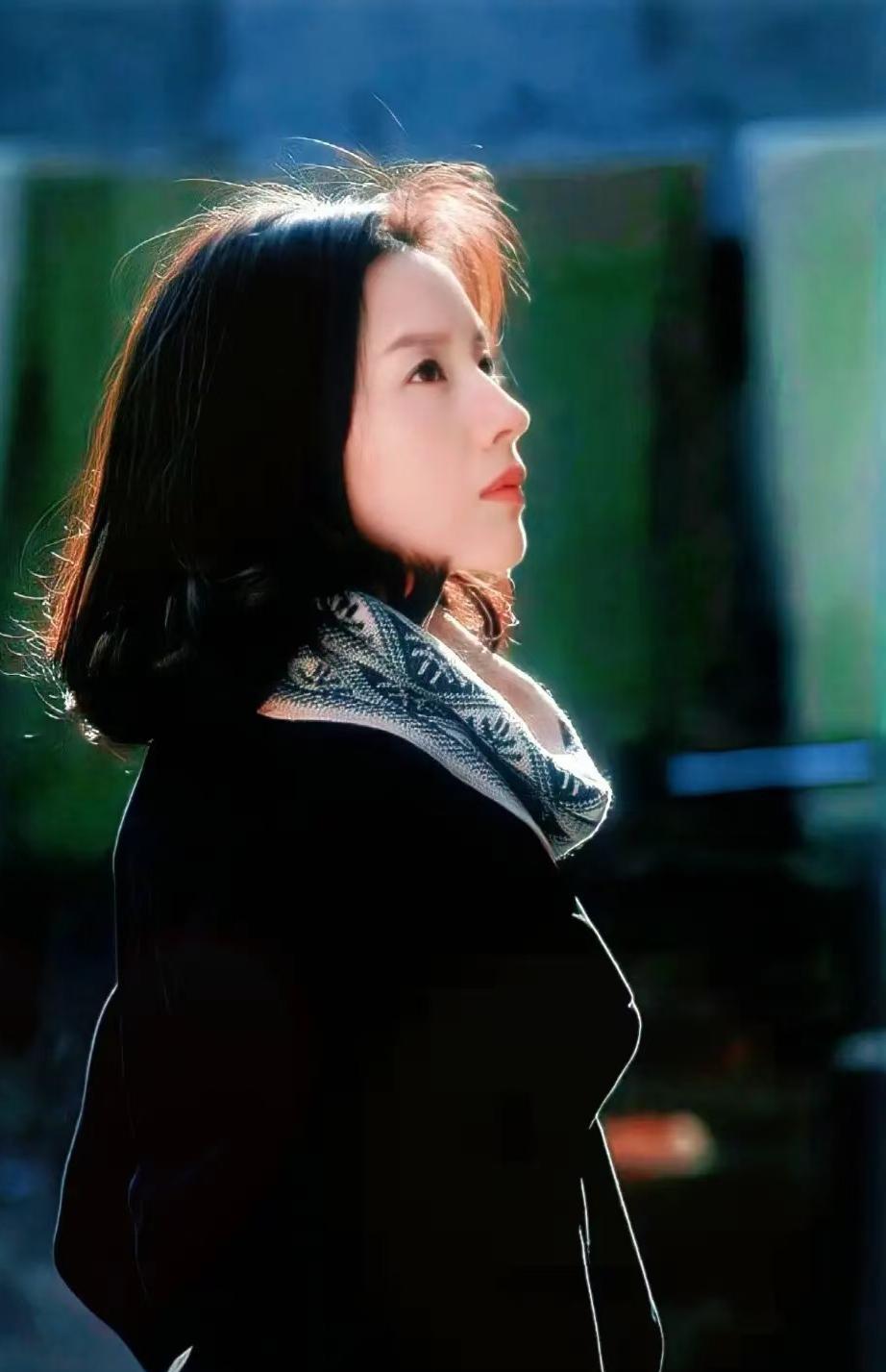 儿子用零花钱，给父亲买了个和解。十七岁，一米八的顶顶敲开门，掏出一个绝版手办