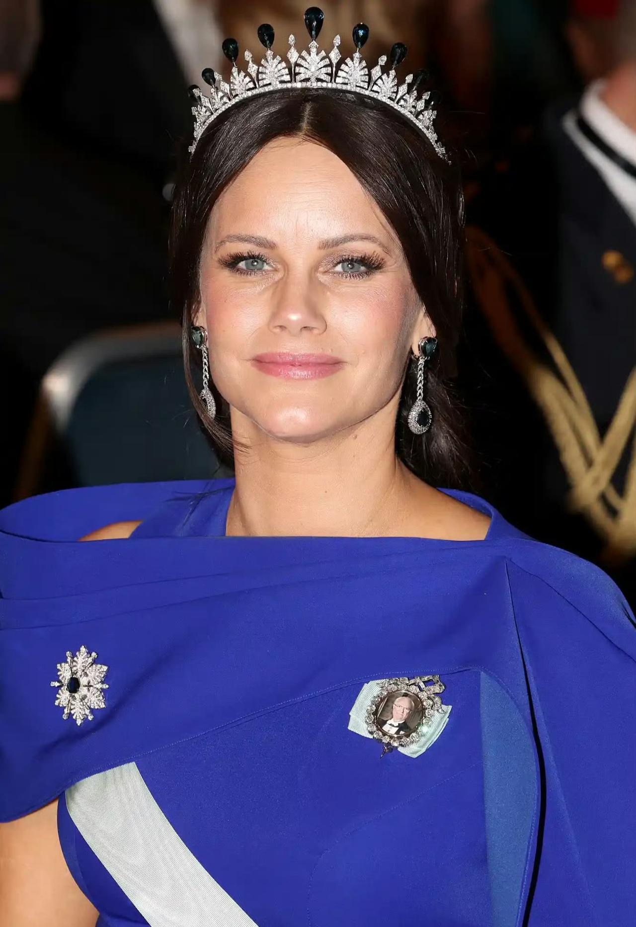 爱泼斯坦杀伤力了得！继英国王室安德鲁之后，瑞典王室索菲亚王后躺枪！她缺席诺贝尔颁