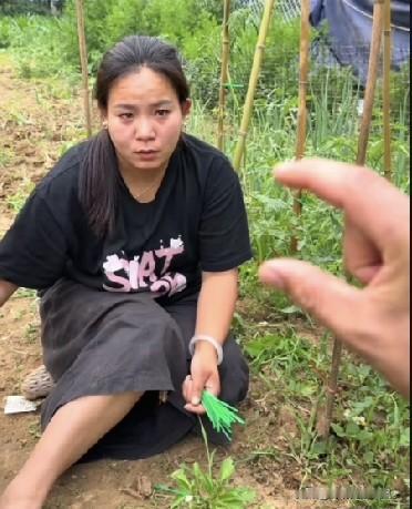 小故事！半熟又急急忙忙的跑来李佳，半熟的脚还没来的急停下来，他就