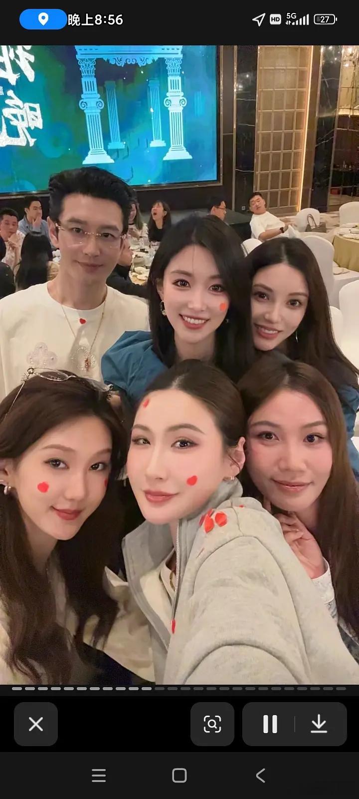 黄晓明和新女友合照