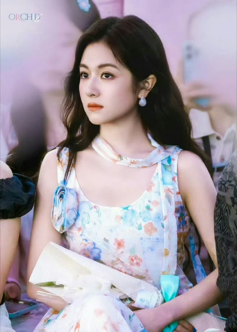 李兰迪这才是健康的身材那些说李兰迪胖的人，建议看看原相机生图。这叫胖？这叫健康