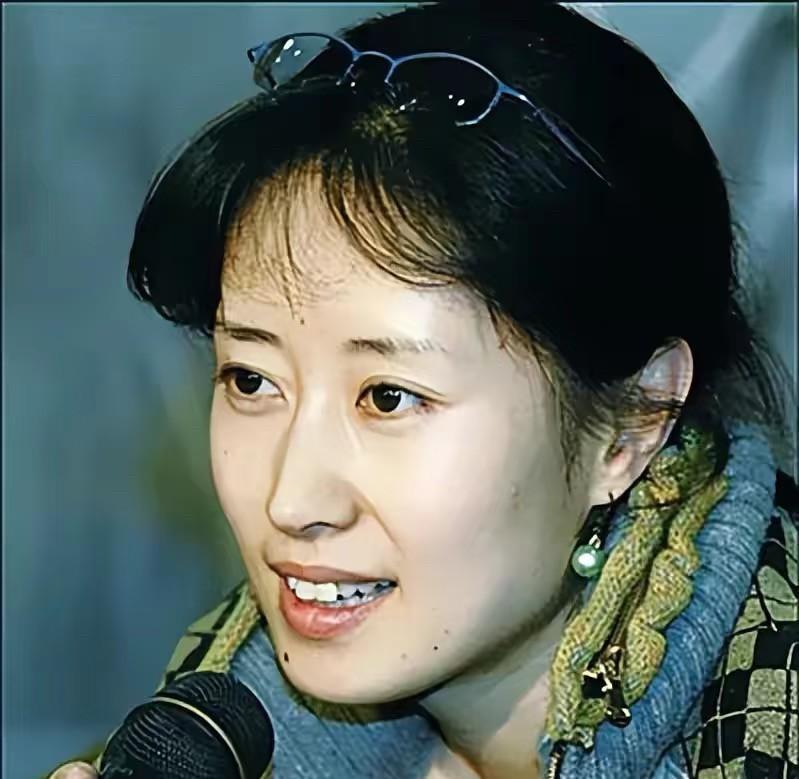 奉劝大家一句，千万不要被刘敏涛骗了，她根本不是大家以为的大器晚成，靠一部戏走