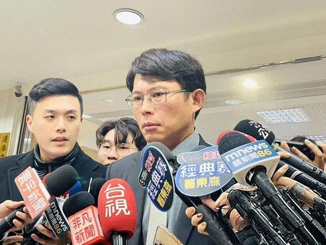 黄国昌这回真敢说：一点面子不给国民党留！黄国昌接受采访时直接把话挑明，半点情