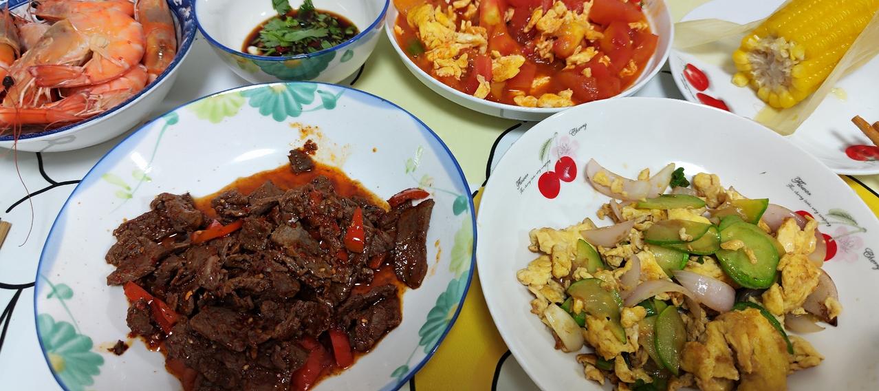 擦地，归纳物品整理衣柜卫生间大清扫都会拉伸手臂，腿部肌肉
