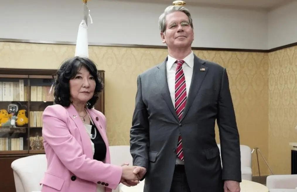 4个月前被美国财长训话整整2个多小时，4个月后美媒突然放出消息，言下之意