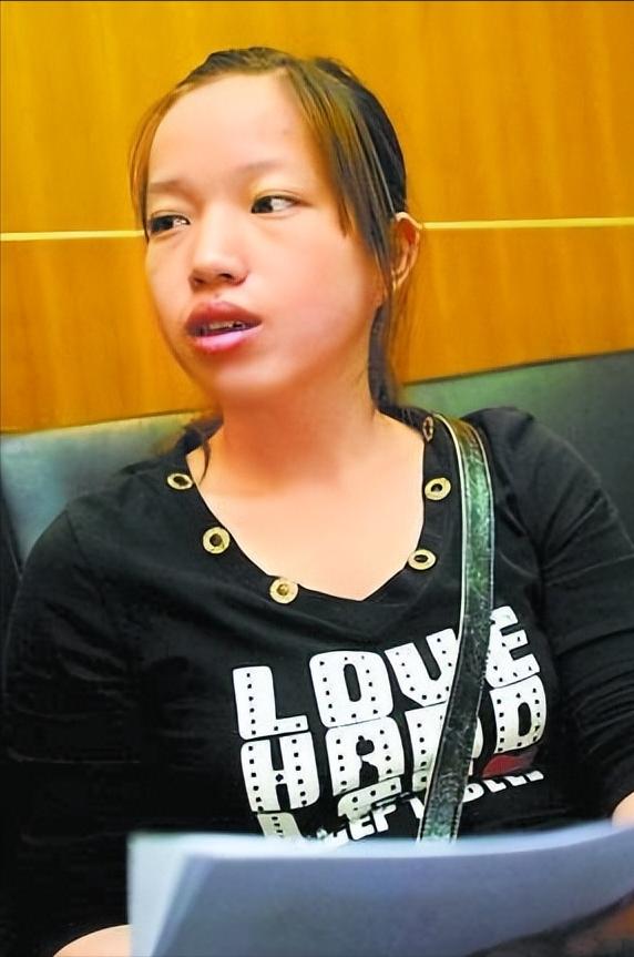 2004年，湖南邵阳一个出身寒门的农村女孩高考考了514分，她深知务农收入微薄、
