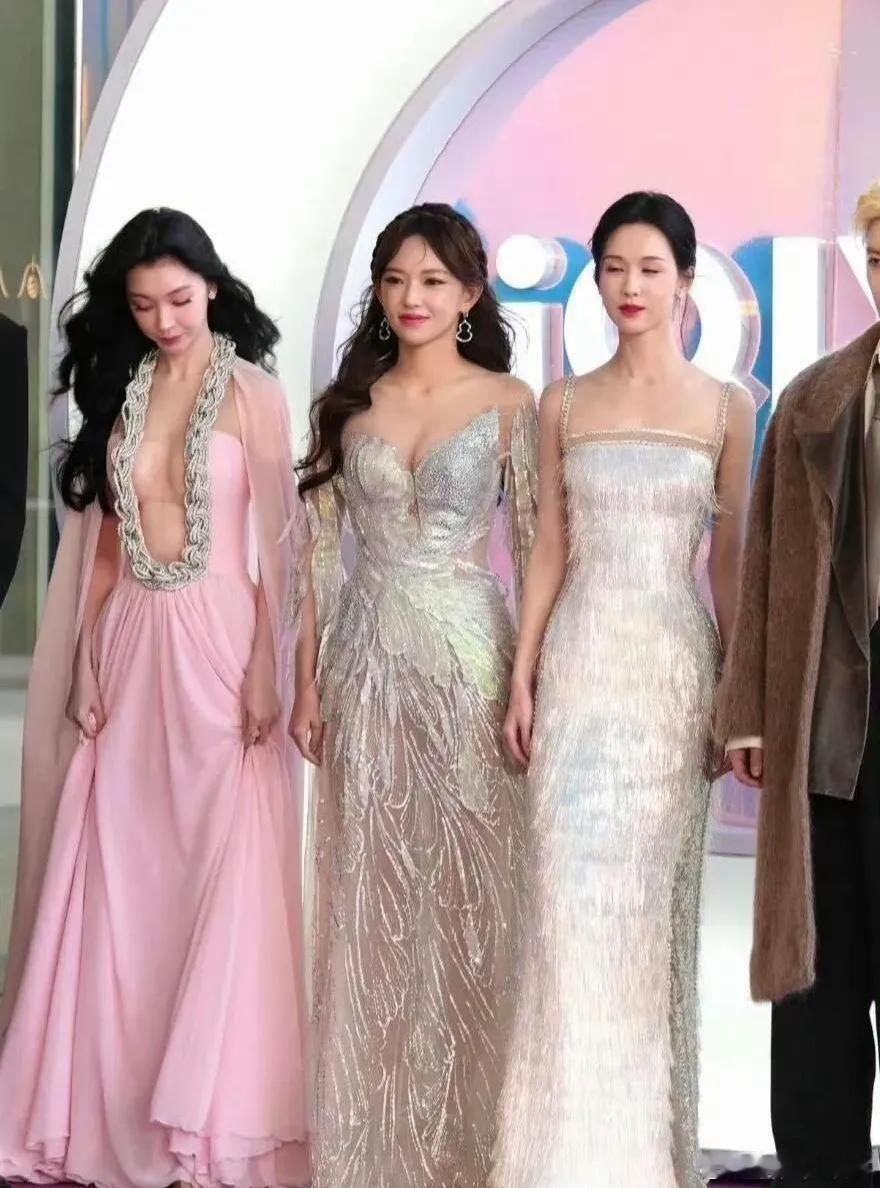 身材饱满的程潇比其他女星身材好太多，可爱在性感面前不值一提！
