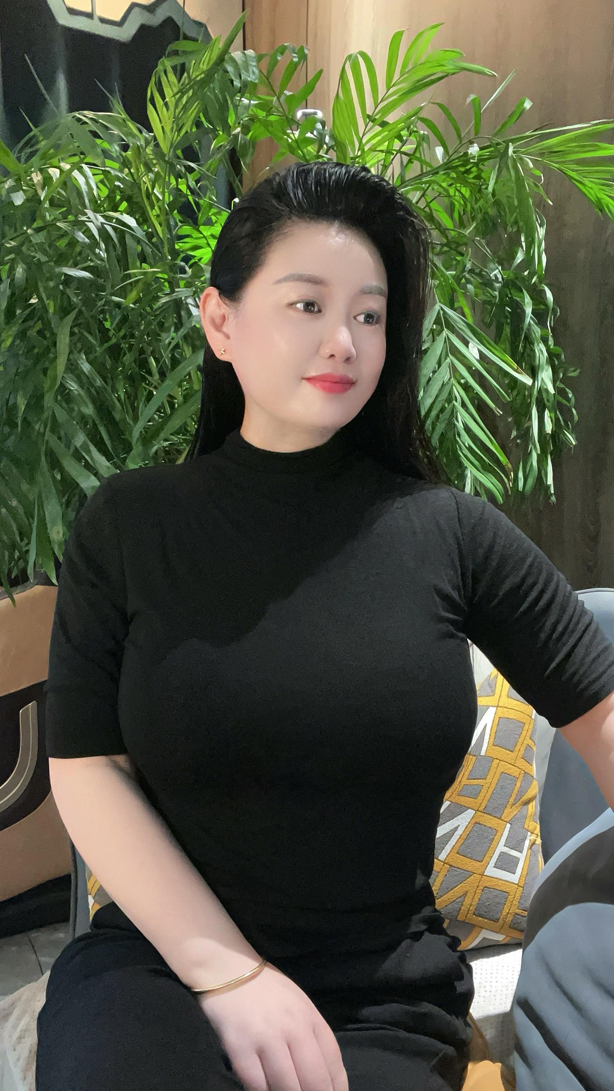 很少人明白爱情真正的价值。从来不是让你遇见对的人，而是让你照见真的自己...