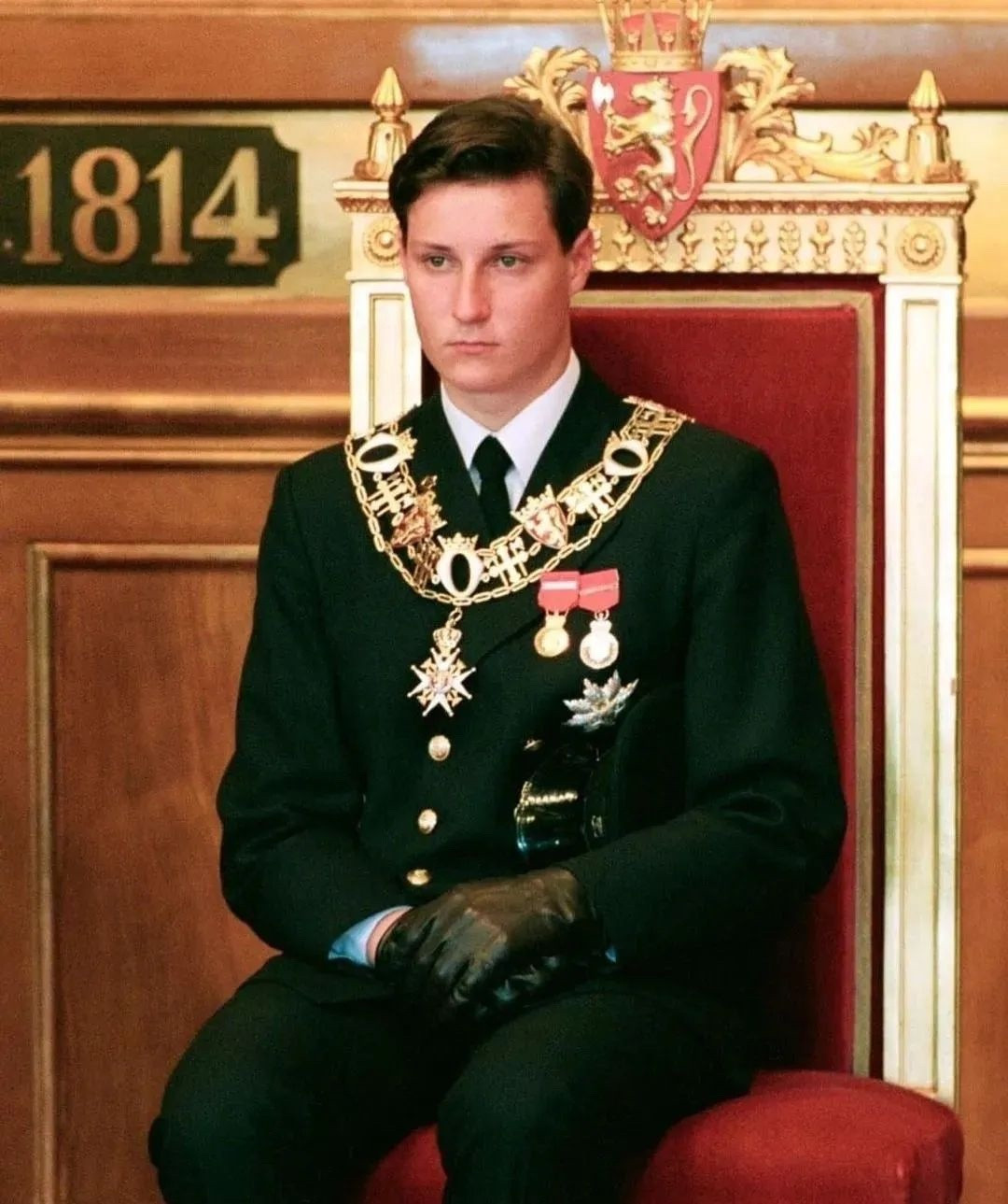 向你走来的分别是英国王子，挪威王子和单卖王子，摩托姐姐别生气了，骂我和骂👍🏻