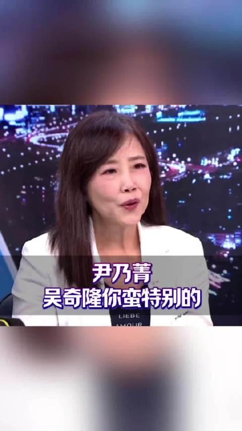 台湾艺人吴奇隆10月1日在大陆短视频平台发布了手拿五星红旗在天安门广场祝大家国庆