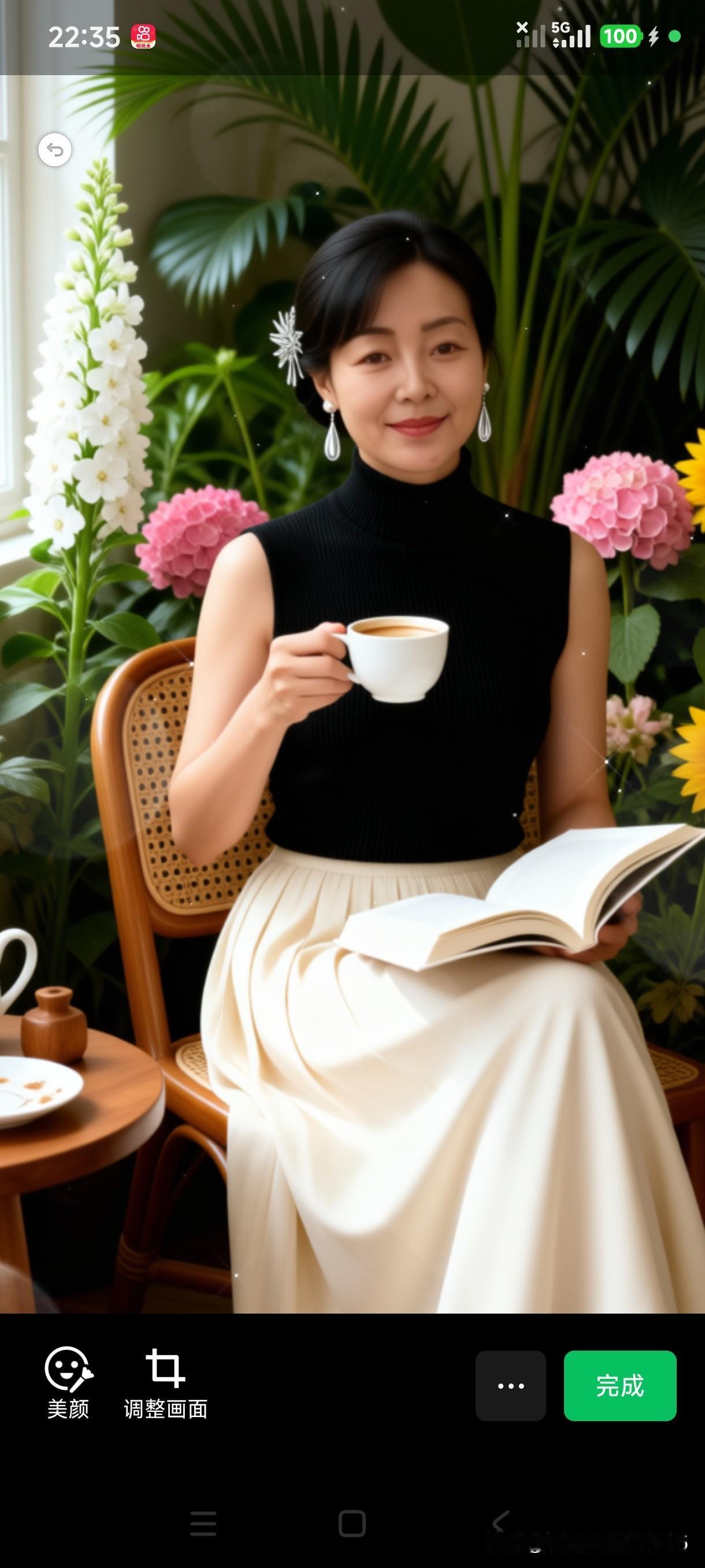 绝经后乳房会有不少变化。激素水平下降，乳房组织中的脂肪和乳腺会慢慢萎缩，乳房开始