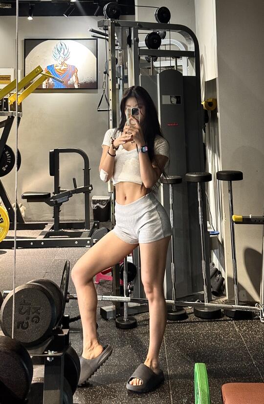 好喜欢自己这腹肌～健身女孩👧